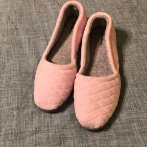 Slippers by Dearfoam.  Soft pink, size 9.